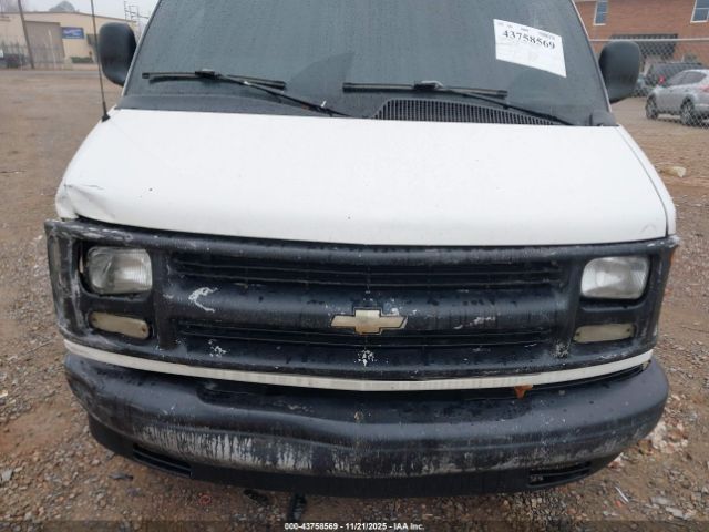 Chevrolet Express Image 3