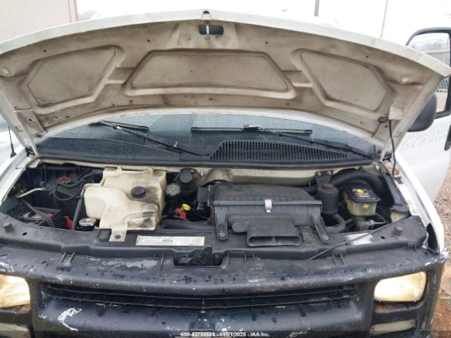 Chevrolet Express Image 6