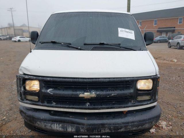 Chevrolet Express Image 10