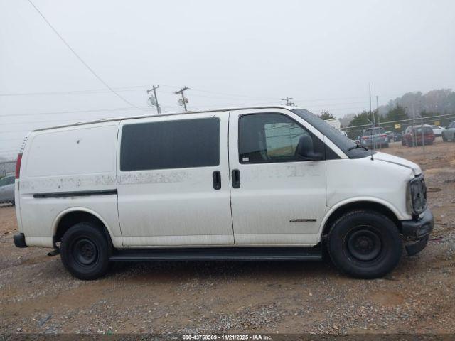 Chevrolet Express Image 16