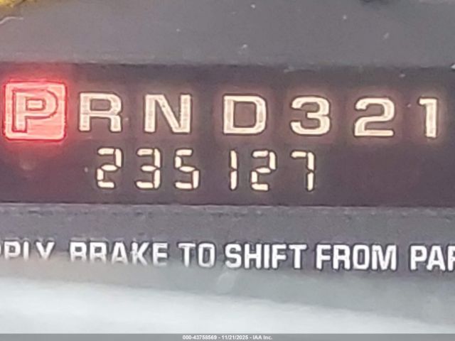 Chevrolet Express Image 13