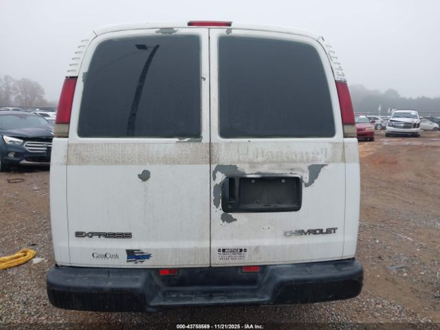 Chevrolet Express Image 15