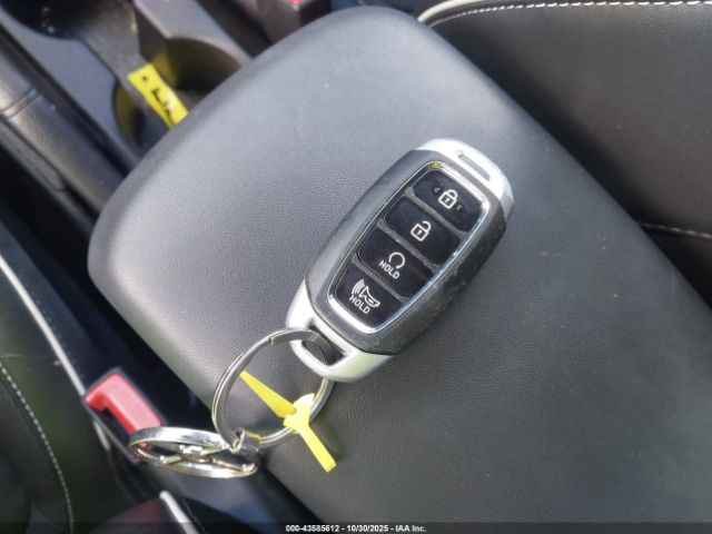 Hyundai VENUE Limited Image 16