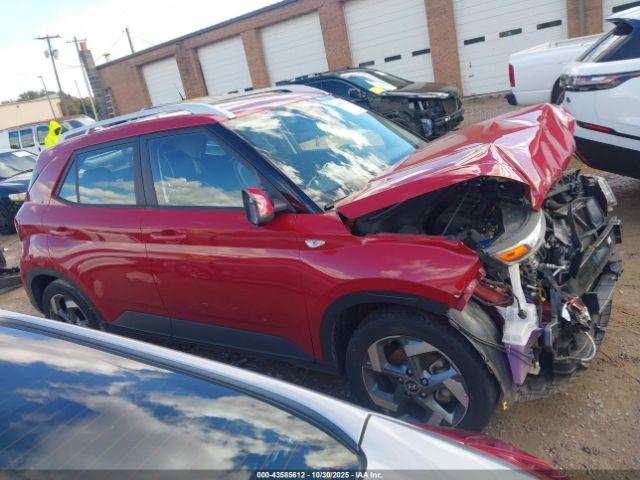 Hyundai VENUE Limited Image 12