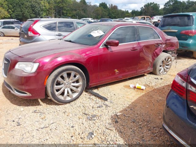 Chrysler 300 Limited Image 3