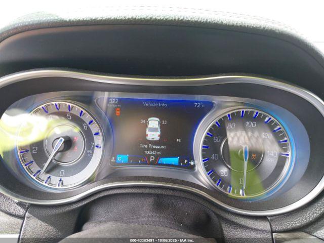 Chrysler 300 Limited Image 4