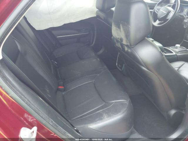 Chrysler 300 Limited Image 9