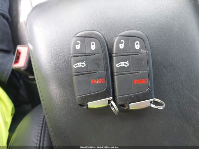 Chrysler 300 Limited Image 17