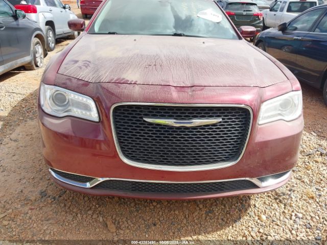 Chrysler 300 Limited Image 10