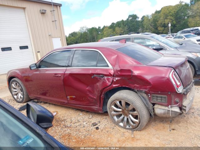 Chrysler 300 Limited Image 11