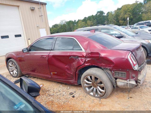 Chrysler 300 Limited Image 11