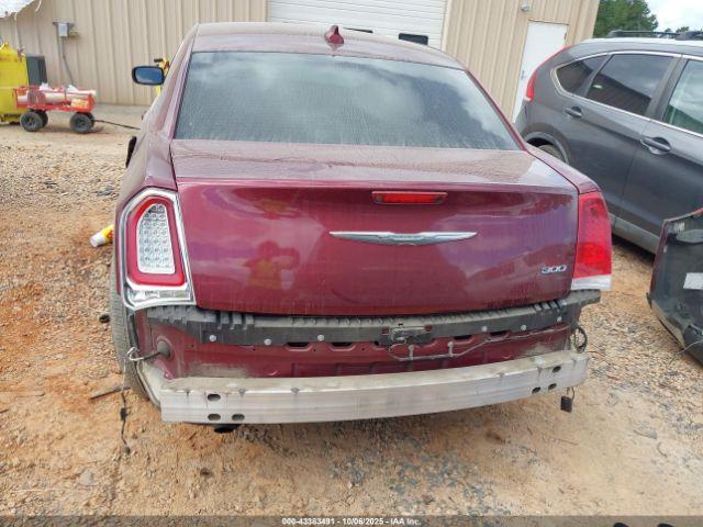 Chrysler 300 Limited Image 12