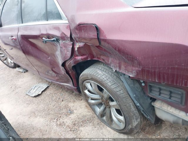 Chrysler 300 Limited Image 16