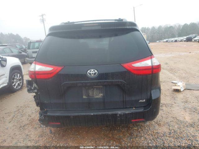 Toyota Sienna Xle 8 Passenger Image 2