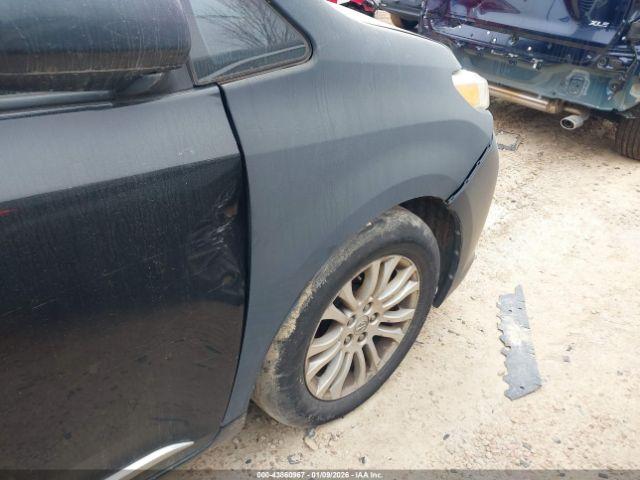 Toyota Sienna Xle 8 Passenger Image 9