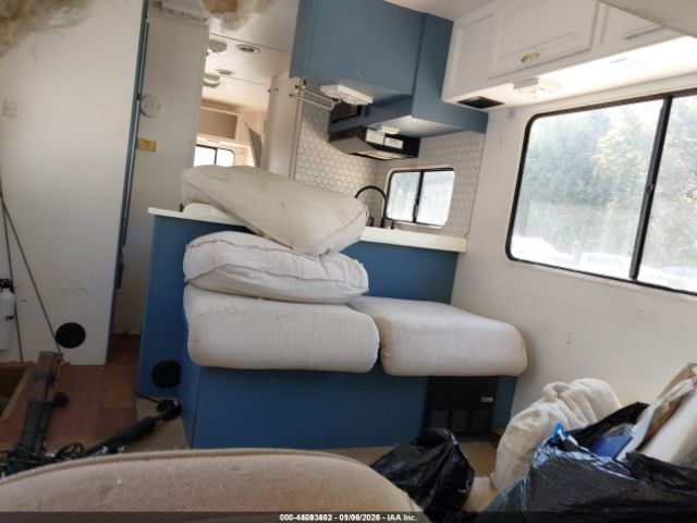 Ford Econoline E350 Cutaway Van Image 10