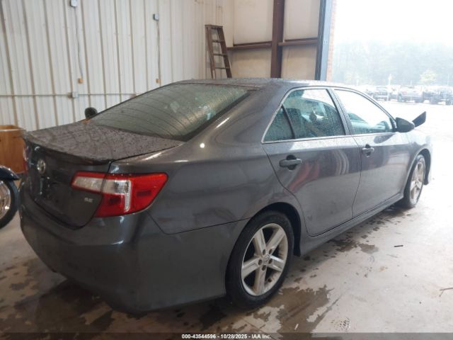 Toyota Camry Se Image 7