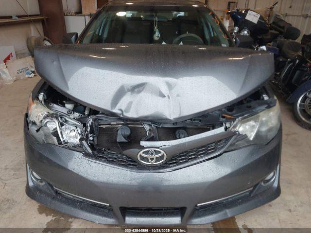Toyota Camry Se Image 4