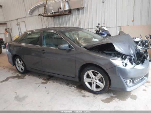 Toyota Camry Se Image 11
