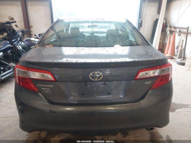 Toyota Camry Se Image 16