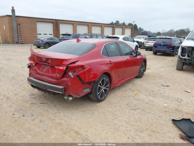 Toyota Camry Se Image 10