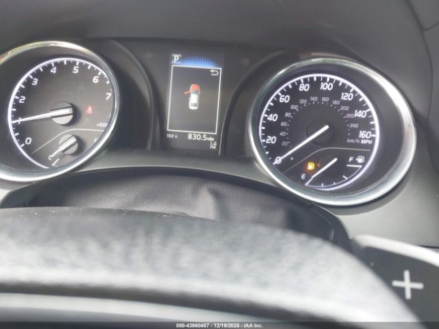 Toyota Camry Se Image 8