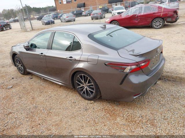 Toyota Camry Se Image 4