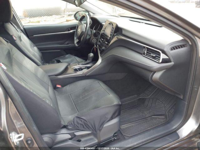 Toyota Camry Se Image 13