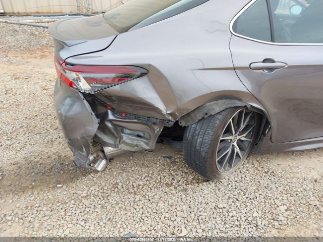 Toyota Camry Se Image 7