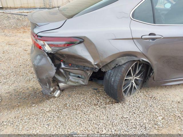 Toyota Camry Se Image 7