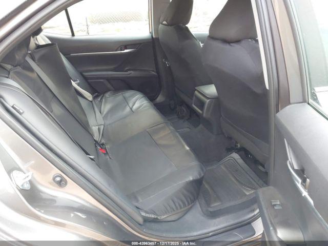 Toyota Camry Se Image 6