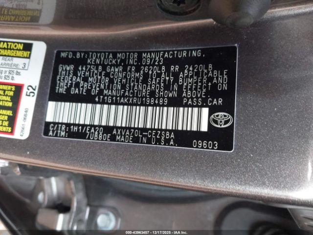 Toyota Camry Se Image 2
