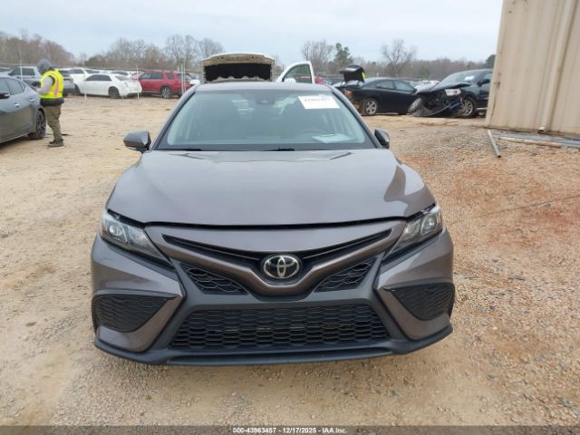 Toyota Camry Se Image 16