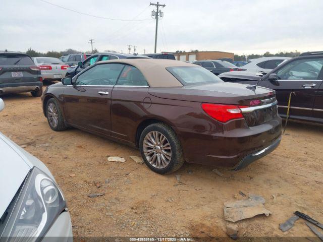 Chrysler 200 Limited Image 2