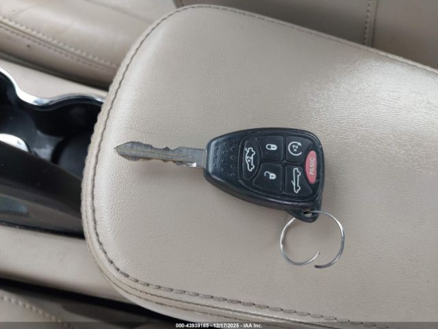 Chrysler 200 Limited Image 13