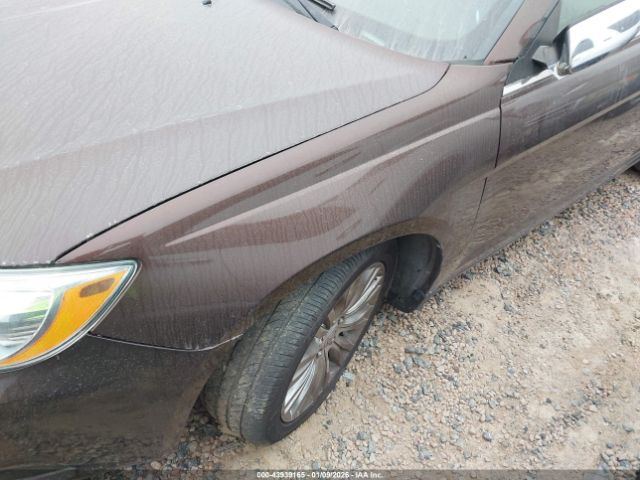 Chrysler 200 Limited Image 4