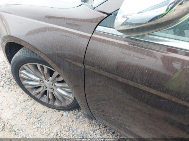 Chrysler 200 Limited Image 8