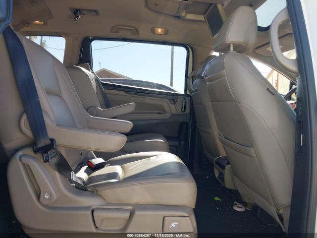 Honda Odyssey Touring Image 6