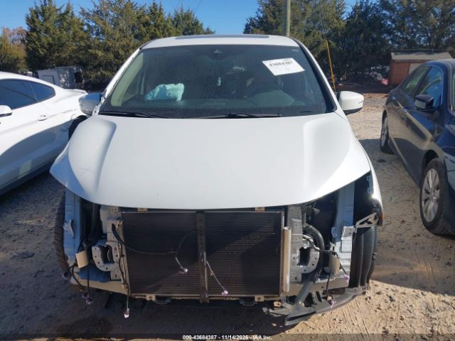 Honda Odyssey Touring Image 4