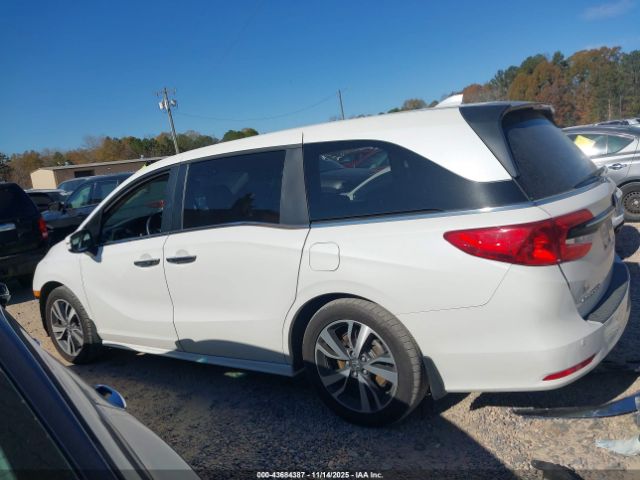 Honda Odyssey Touring Image 3