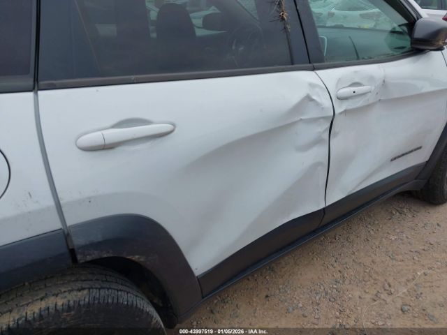 Jeep Cherokee Trailhawk Image 14