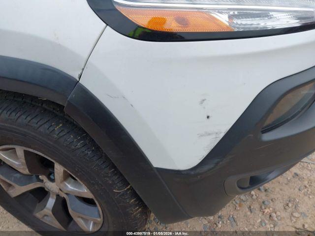 Jeep Cherokee Trailhawk Image 18