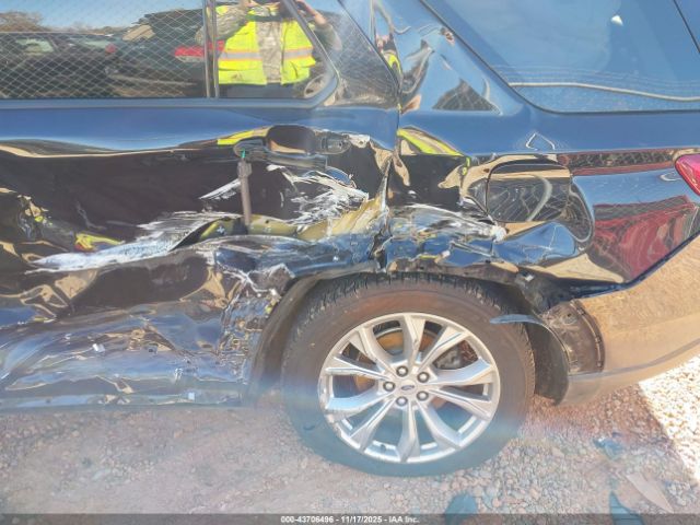 Ford Explorer Limited Image 16