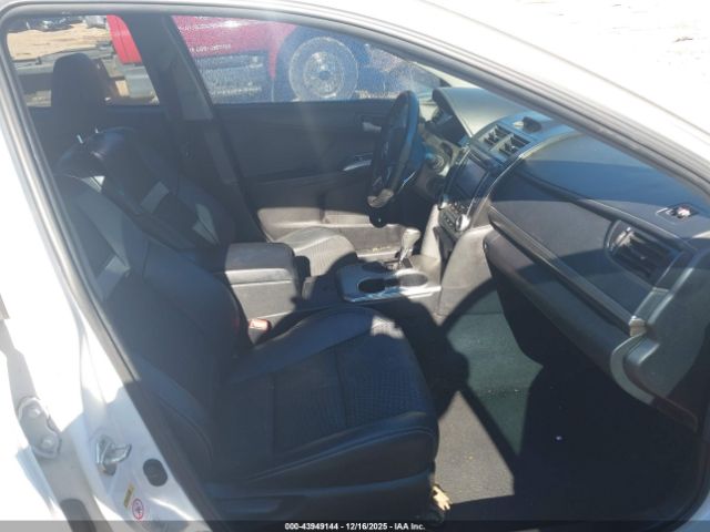 Toyota Camry Se Image 12