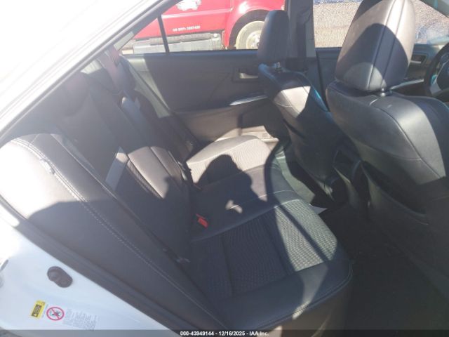 Toyota Camry Se Image 11