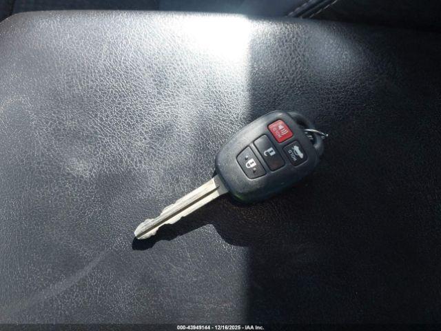 Toyota Camry Se Image 5