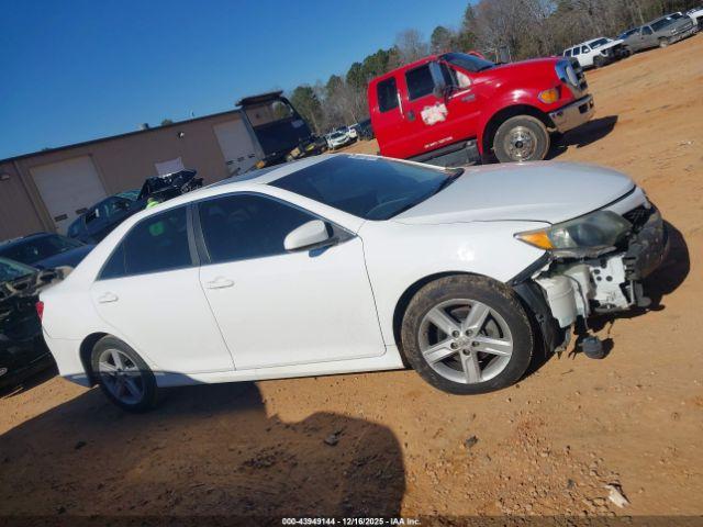 Toyota Camry Se Image 9