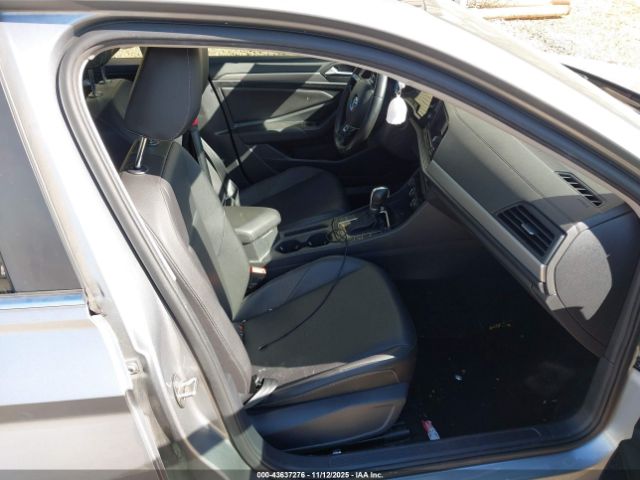 Volkswagen Jetta Image 3