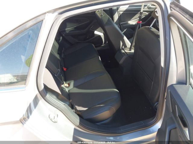 Volkswagen Jetta Image 8