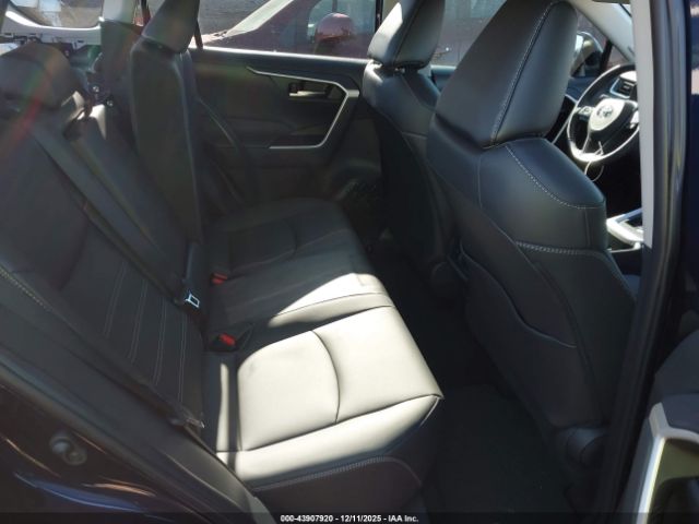 Toyota RAV4 Xle Premium Image 17